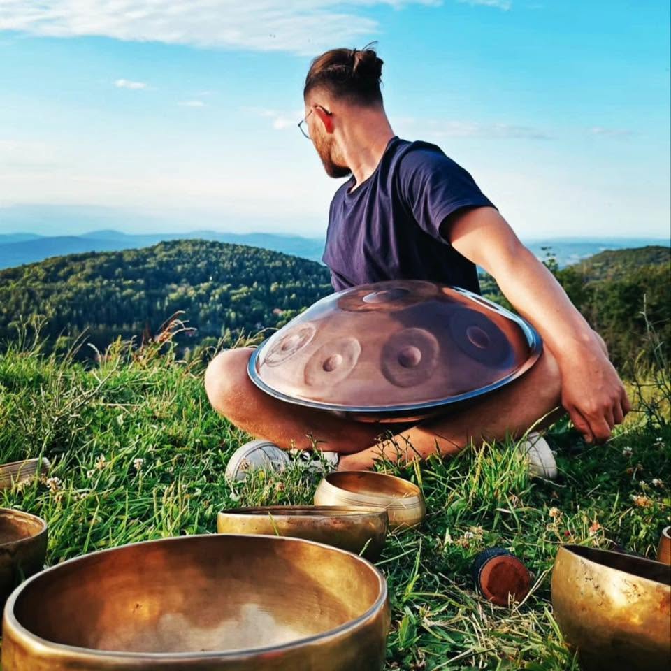 Hangterápiás alkalom a természetben